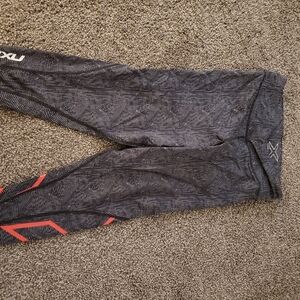 2XU Black and Red Leggings